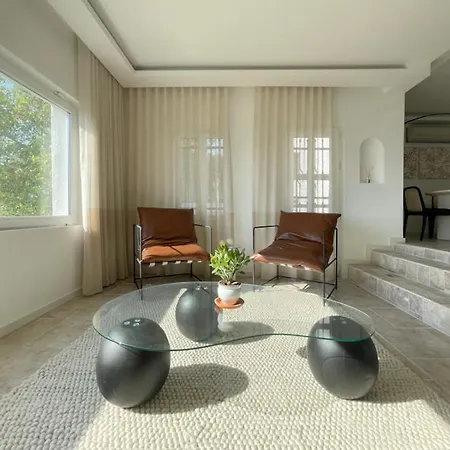 Вилла Private 5-bedroom With Pool And Sea View In *