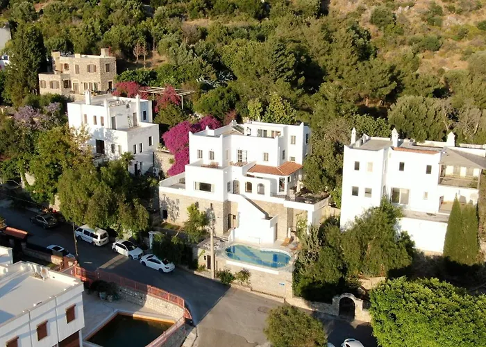 Private 5-bedroom With Pool And Sea View In فيلة