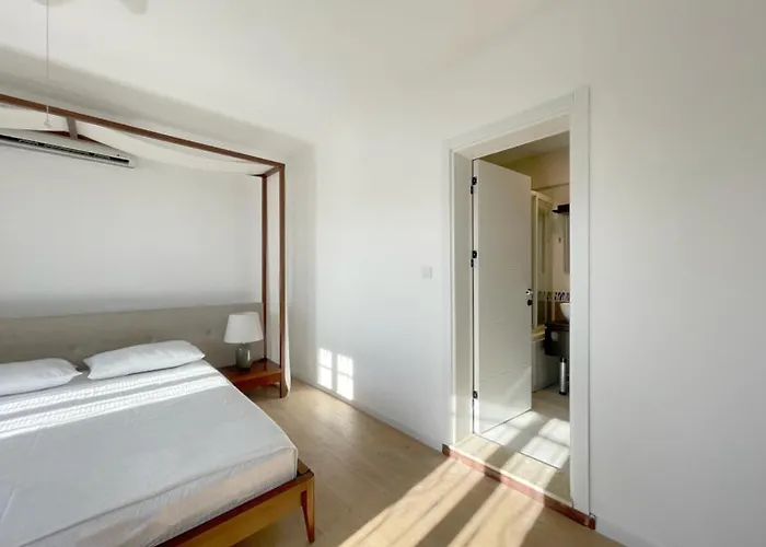 Private 5-bedroom With Pool And Sea View In