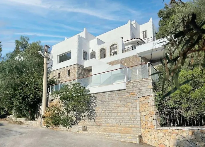 Private 5-bedroom With Pool And Sea View In فيلة بودروم