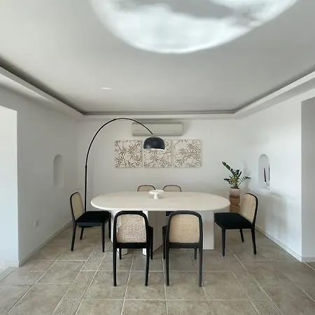 Private 5-bedroom With Pool And Sea View In فيلة