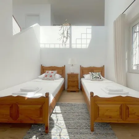Private 5-bedroom With Pool And Sea View In فيلة *