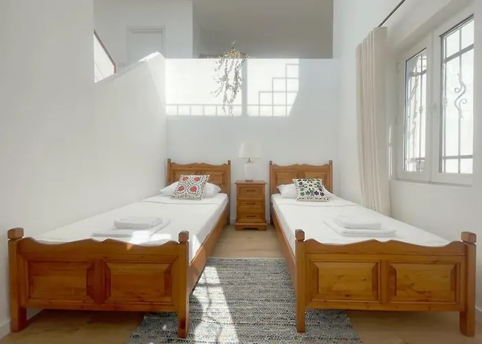 Private 5-bedroom With Pool And Sea View In Villa *